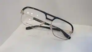Lunettes Marc Jacobs noires et or, monture aviateur double pont, en acier inoxydable. Détails du modèle MJ 677 RHL 145, 58.